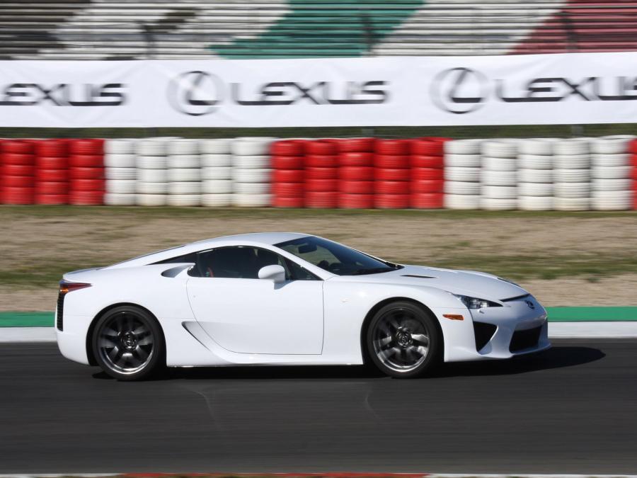  Lexus LF-A 2010 года  (фото 19 из 213)